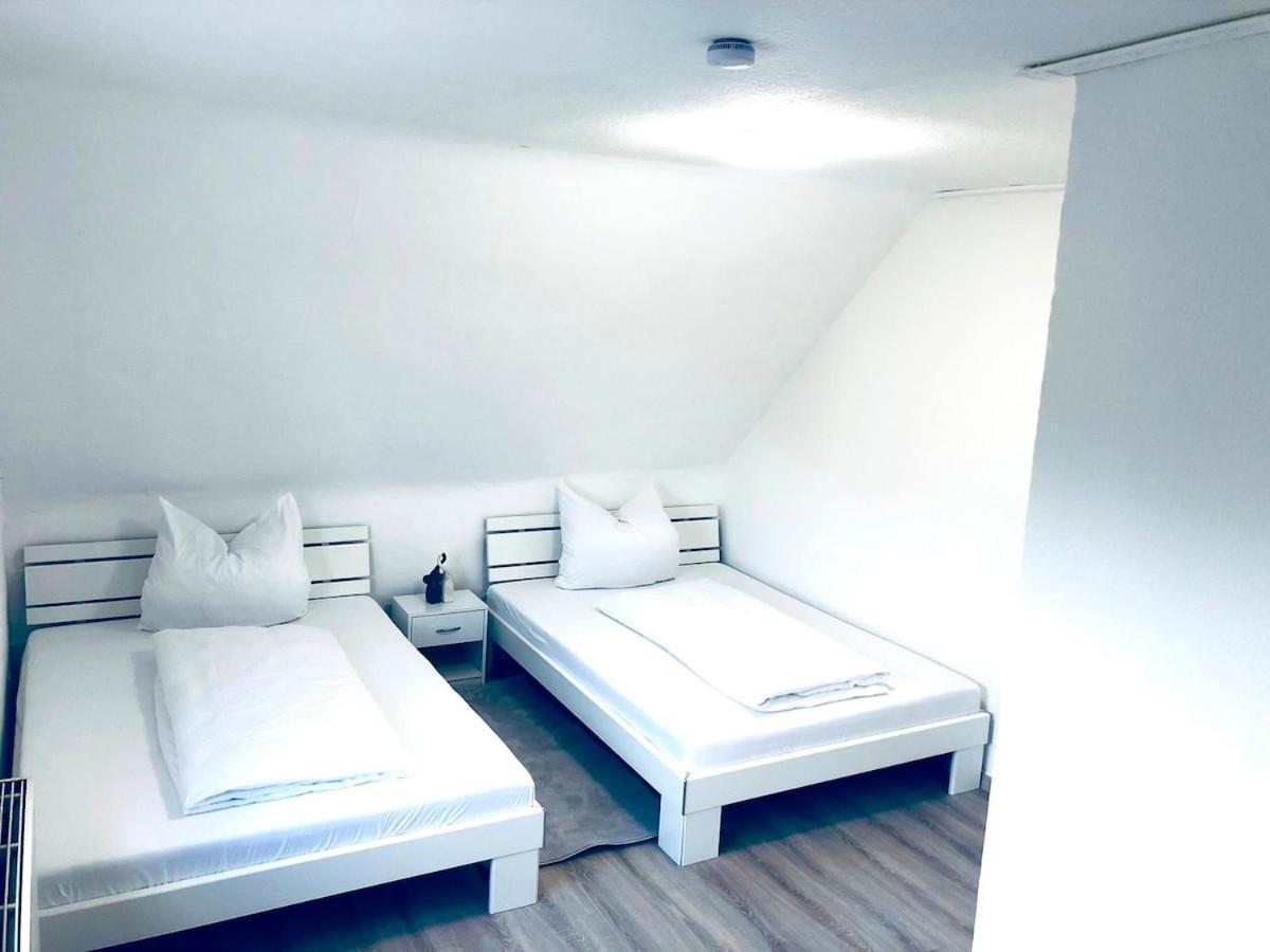 Wohnung Mit Neuem Bad Und Kueche เกลเซนเคียร์เคน ภายนอก รูปภาพ